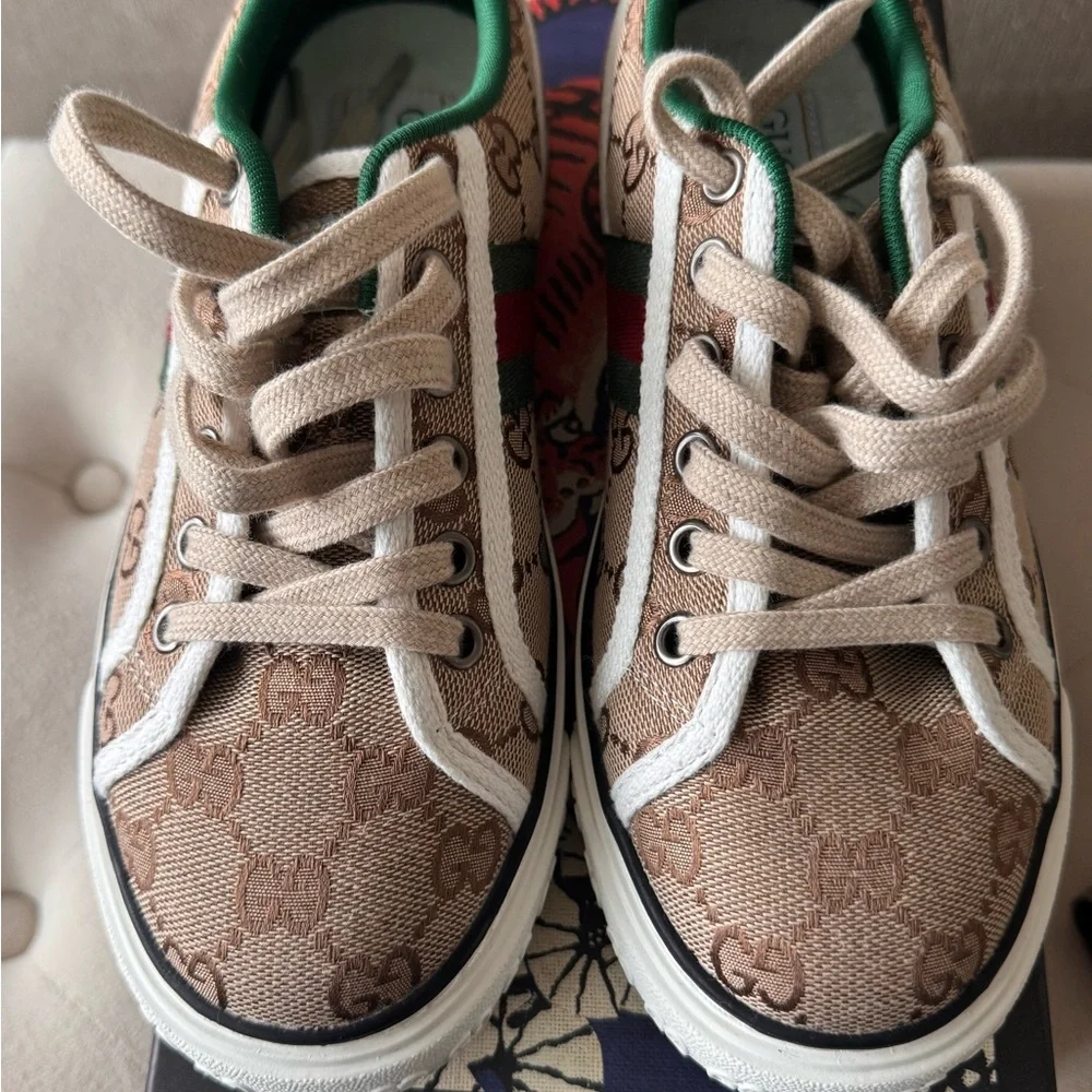 Gucci Beige Monogram Sneakers with Green and Red Accents - Picture 4 of 5